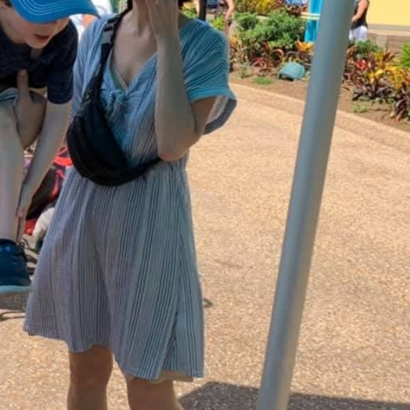 H&M - Chic Blue & White Striped Bathing Suit Coverup - Size: 6 - Picture 1 of 6